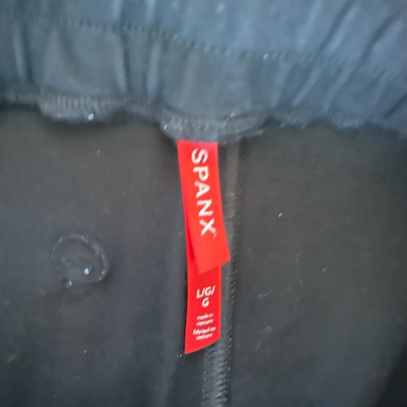 Spanx Black Joggers  Comfortable & Flattering Fit Size Large - Picture 2 of 2